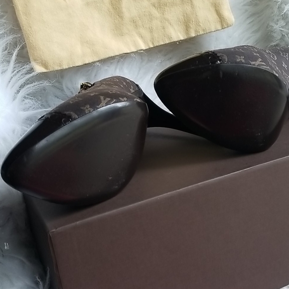 Louis Vuitton Mary Jane Pumps Size EU37 US6.5 - Picture 8 of 16